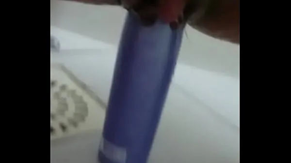 नए Stuffing the shampoo into the pussy and the growing clitoris शीर्ष वीडियो