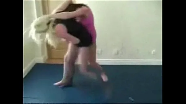 Novi Russian catfight girlfight indoor wrestling sexfight 001 najboljši videoposnetki