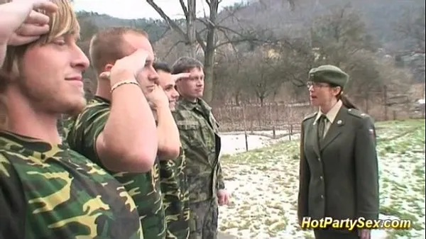 Nya military lady gets soldiers cum toppvideor