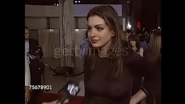 Nye Anne Hathaway in her infamous see-through top topvideoer