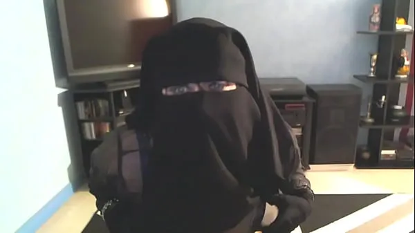 새로운 Muslim girl revealing herself 인기 동영상