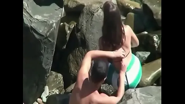 Video baru caught on the beach teratas