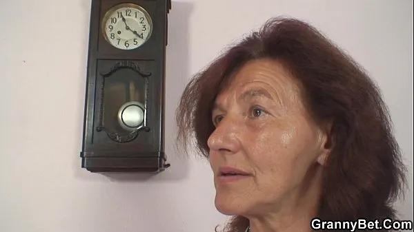 Νέα He bangs sewing 70 years old granny κορυφαία βίντεο