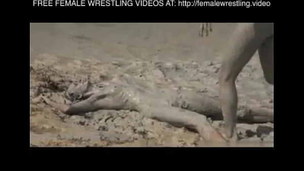 Nye Girls wrestling in the mud toppvideoer