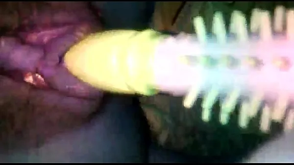 Nye Laura with a rich dildo in her vagina and ass toppvideoer