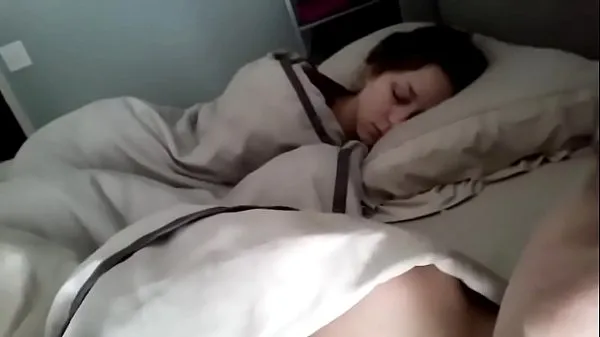 Novi voyeur teen lesbian sleepover masturbation najboljši videoposnetki