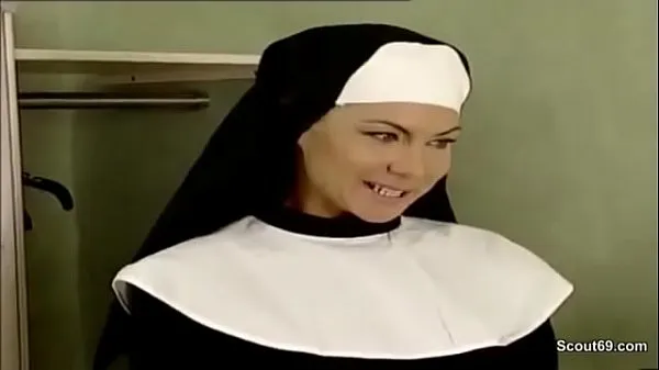 Nieuwe Prister fucks convent student in the ass topvideo's