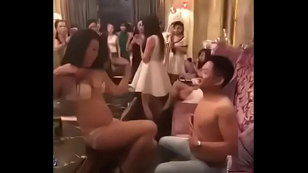 新Sexy girl in Karaoke in Cambodia热门视频