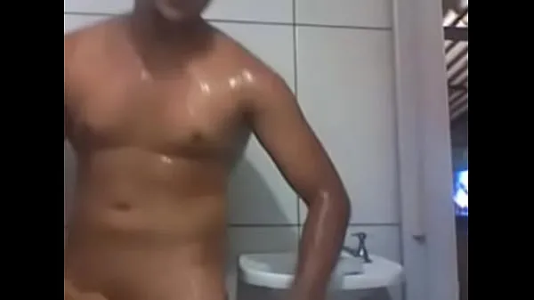新Young man talks bitching and showers on cam热门视频