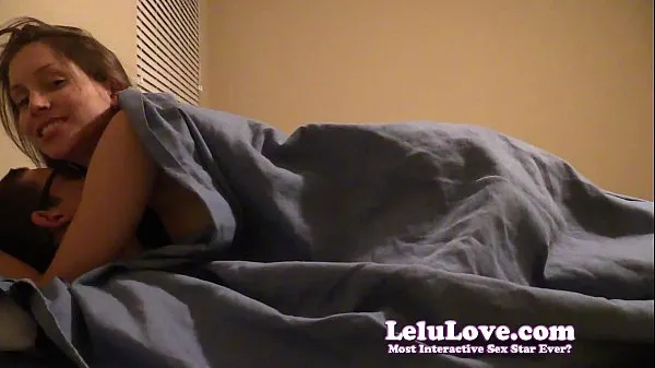 Novi Amateur couple has barely covered sex next to roommate in bed najboljši videoposnetki