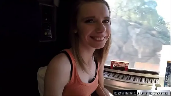 Yeni Catarina gets her teen Russian pussy plowed on a speeding trainen iyi videolar