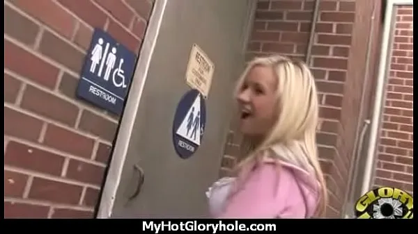 Video mới Ebony Slut Fucks A White Gloryhole Cock In Her First Interracial Scene 10 hàng đầu