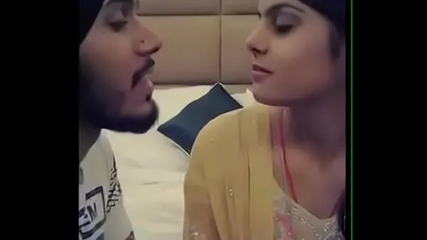 Punjabi boy kissing girlfriend Video teratas baharu