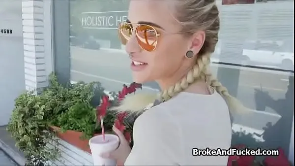 Video baru Broke blonde spinner blows dick teratas