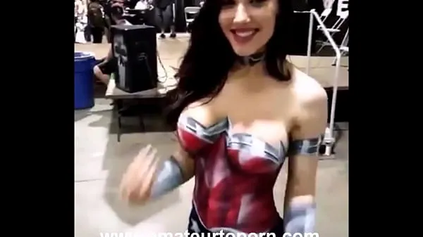 Nya Naked Wonder Woman body painting,amateur teen toppvideor