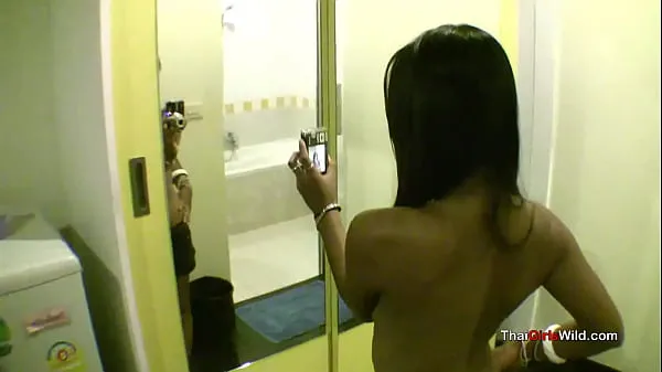 Nya Horny Thai girl gives a lucky sex tourist some sex toppvideor