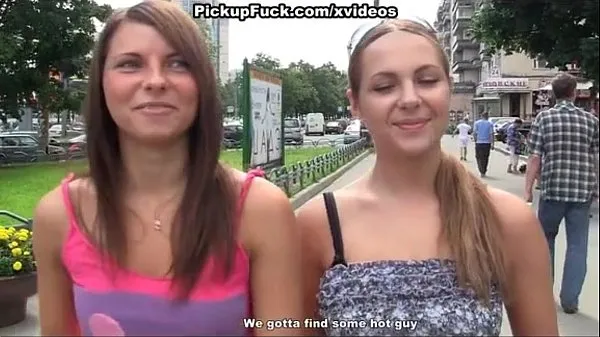 Новые Две сексуальные девушки в горячем трахе на улице популярные видео