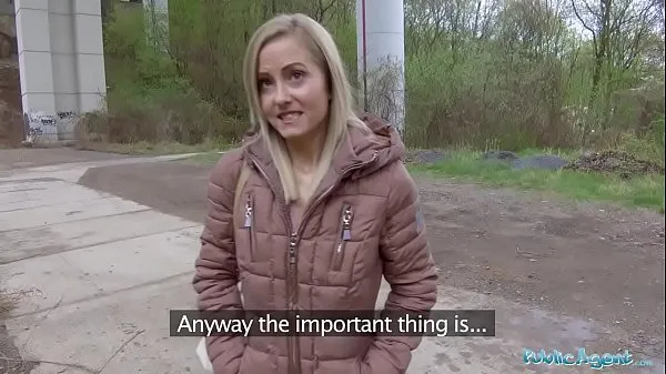 Nové Public Agent Blonde runs from Police after fucking outdoors najlepšie videá