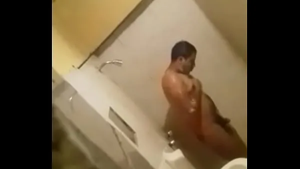 Nuovi Spying in the showervideo principali