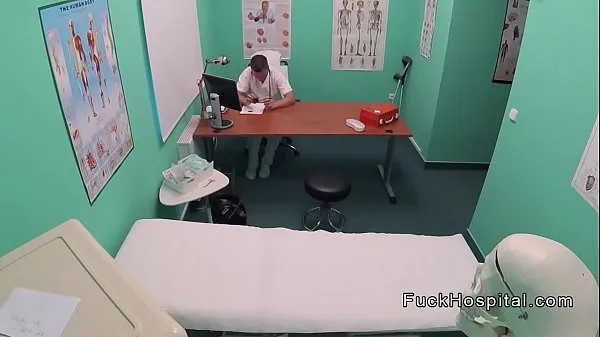 Novi Doctor filming sex with blonde patient najboljši videoposnetki
