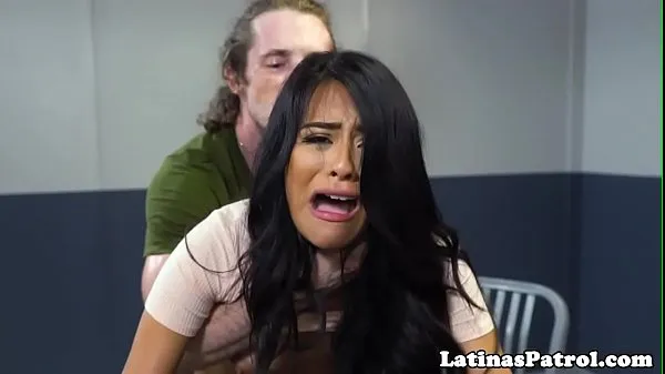 Nye Undocumented latina drilled by border officer topvideoer
