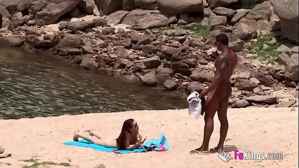 The massive cocked black dude picking up on the nudist beach. So easy, when you're armed with such a blunderbussأهم مقاطع الفيديو الجديدة