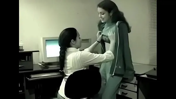 Yeni Two young Indian Lesbians have fun in the officeen iyi videolar