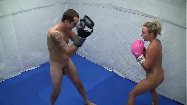 Nieuwe Dre Hazel defeats guy in competitive nude boxing match topvideo's