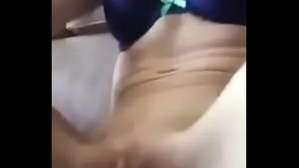 Νέα Young girl masturbating with vibrator κορυφαία βίντεο