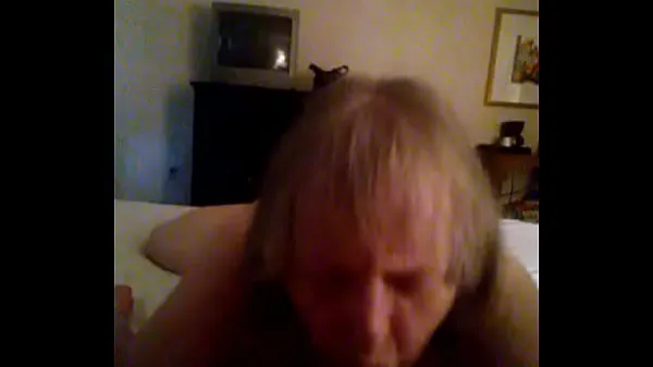 Nye Granny sucking cock to get off toppvideoer