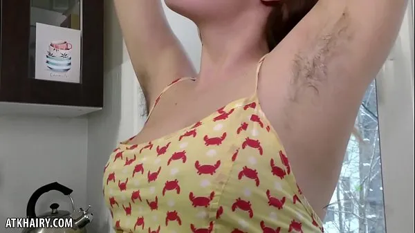 New Candy Red shows off her awesome bush top Videos
