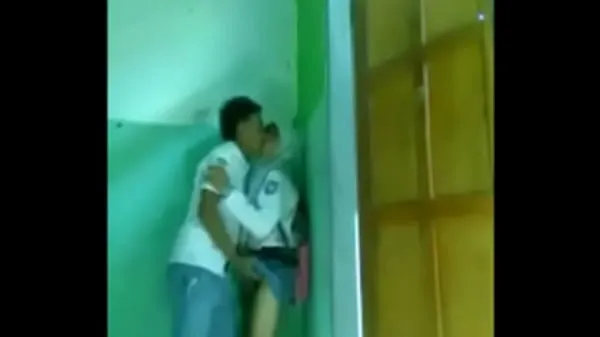 Video mới Teenage girl loves sex from the first moment The video continues on this site hàng đầu