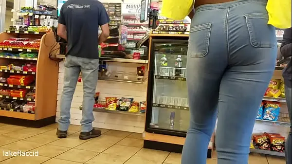 Nye Tall Ebony Shemale In Gas Station topvideoer