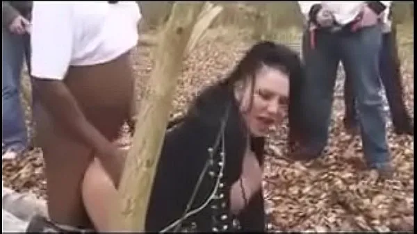 Nye Girl with big tits we met on goes dogging in the woods toppvideoer