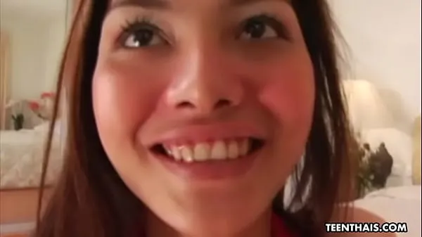 Novi Thai teen slut with tight fuckholes, Jamaica is getting doublefucked najboljši videoposnetki