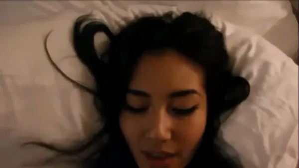 Novi Cute Asian Whore Sucking an Aussie Cock for Money in Sydney najboljši videoposnetki