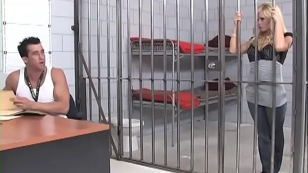 Video baru She pushes a stupid number in jail ... now she is out and sad teratas