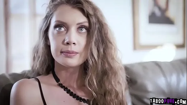 Video mới Elena Koshka grinds her holes on top of stepdad on the bed hàng đầu