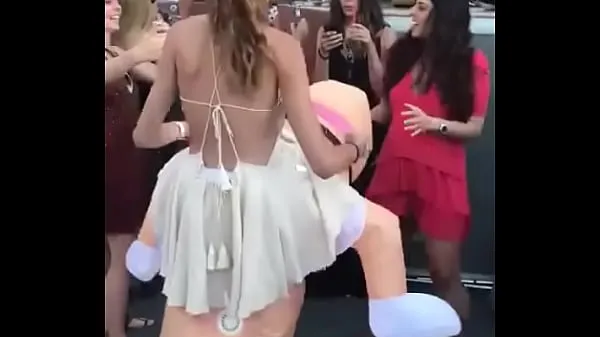 Video baru Girl dance with a dick teratas