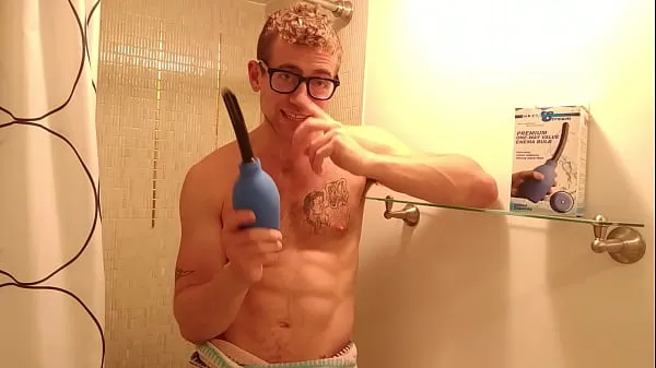 Nye Anal Douching using Gay Anal Cleaning Spray toppvideoer
