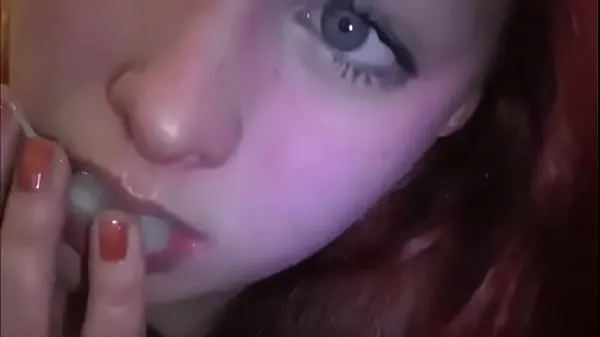 新Married redhead playing with cum in her mouth热门视频