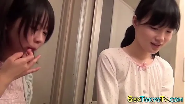 Νέα Japanese teen fingering κορυφαία βίντεο