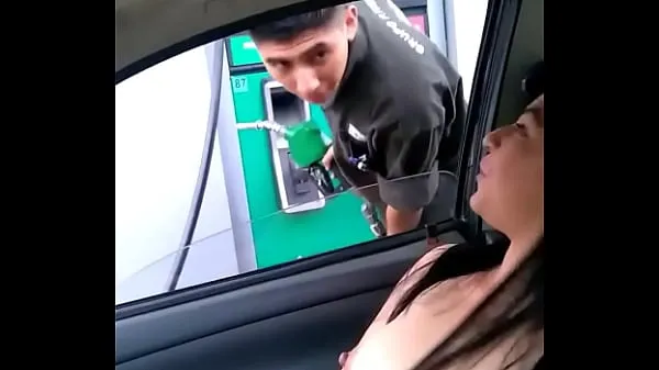 Novi Loading gasoline Alexxxa Milf whore with her tits from outside najboljši videoposnetki