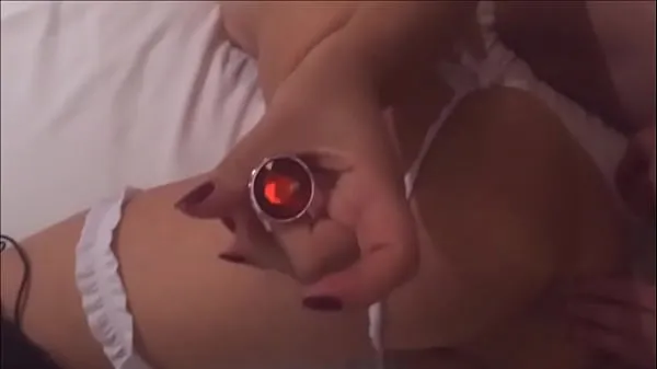 Nya My young wife asked for a plug in her ass not to feel too much pain while her black friend fucks her - real amateur - complete in red toppvideor