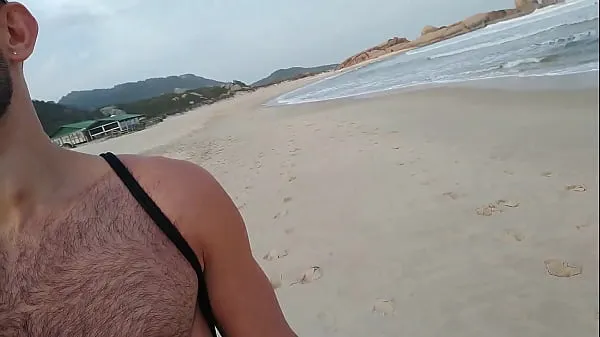 Novi Strolling along Mole beach in Florianopolis najboljši videoposnetki