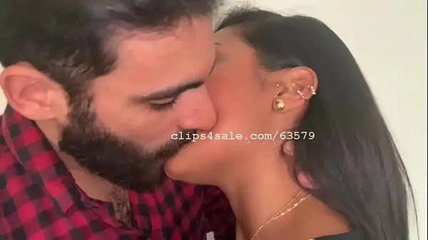 Video baru Gonzalo and Claudia Kissing Saturday teratas