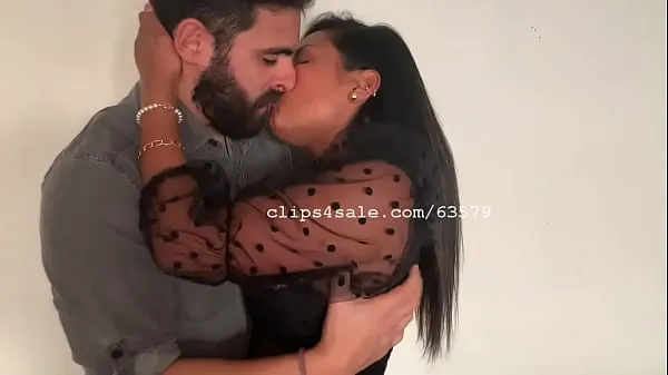 Nye Gonzalo and Claudia Kissing Sunday topvideoer
