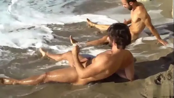Two gay friends stroking at the beachأهم مقاطع الفيديو الجديدة