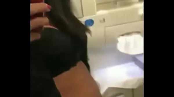 Video baru Brunette shemale jerking off in the bathroom teratas