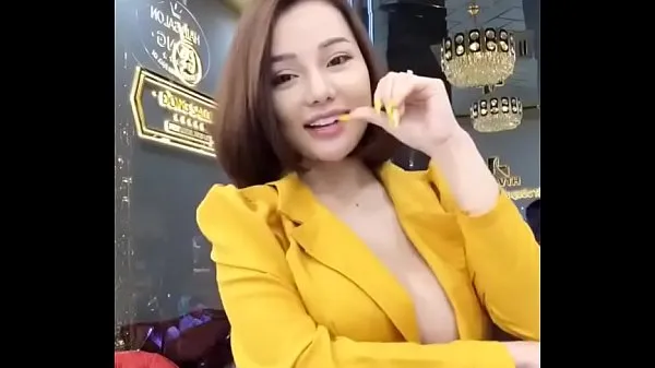 新Sexy Vietnamese Who is she热门视频